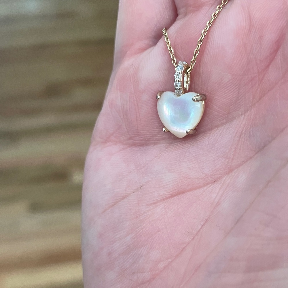 Mother of Pearl Heart Pendant Necklace - Picture 3 of 5